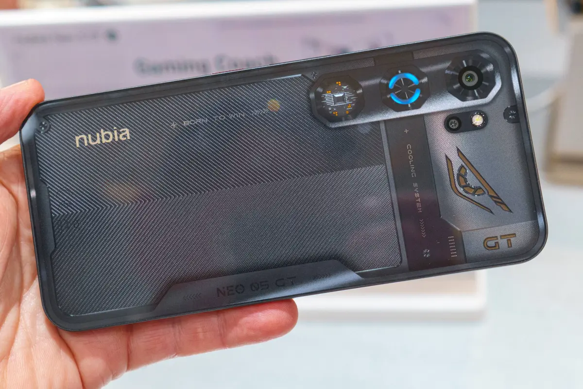 Prise en main nubia Neo 5 GT : Smartphone gaming avec ventilateur et RGB à 400€