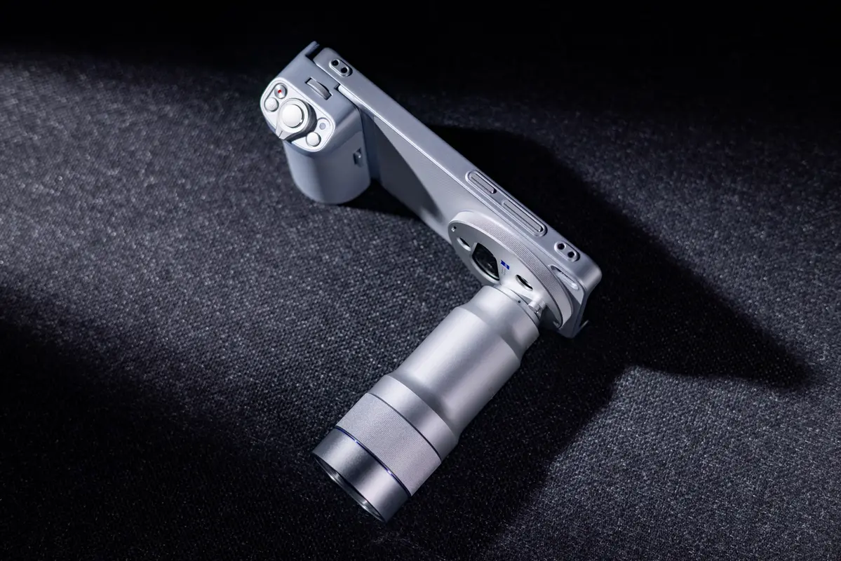 vivo X300 Ultra aperçu au MWC avec un extender 400mm